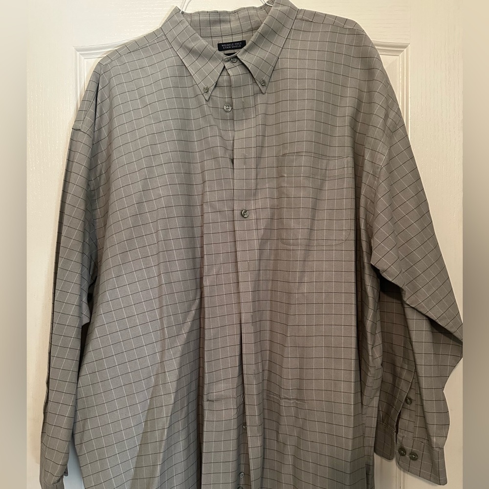 Van Heusen long sleeve button down men’s dress shirt